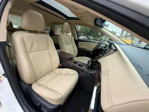 Toyota Avalon XLE Premium Sedan FWD (3.5L 6cyl 6A) 2013 White