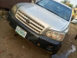Toyota Highlander 2004 Gold