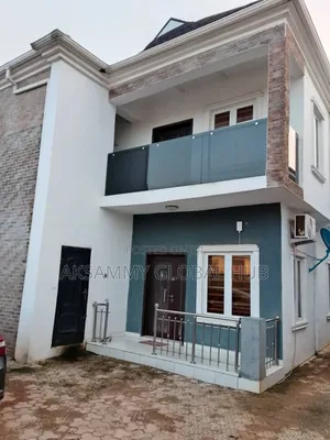 8bdrm Block of Flats in Bodija, Ibadan for sale
