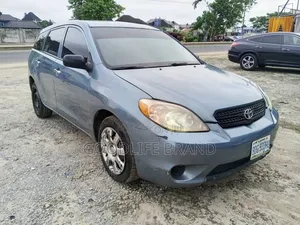 Toyota Matrix Hatchback FWD (1.8L 4cyl 5M) 2006 Blue