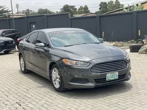 Ford Fusion SE 4dr Sedan AWD w/EcoBoost (2.0L 4cyl Turbo 6M) 2015 Gray