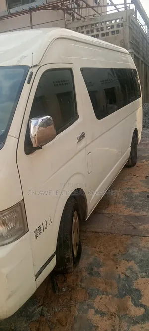 Toyota HiAce 2015 White