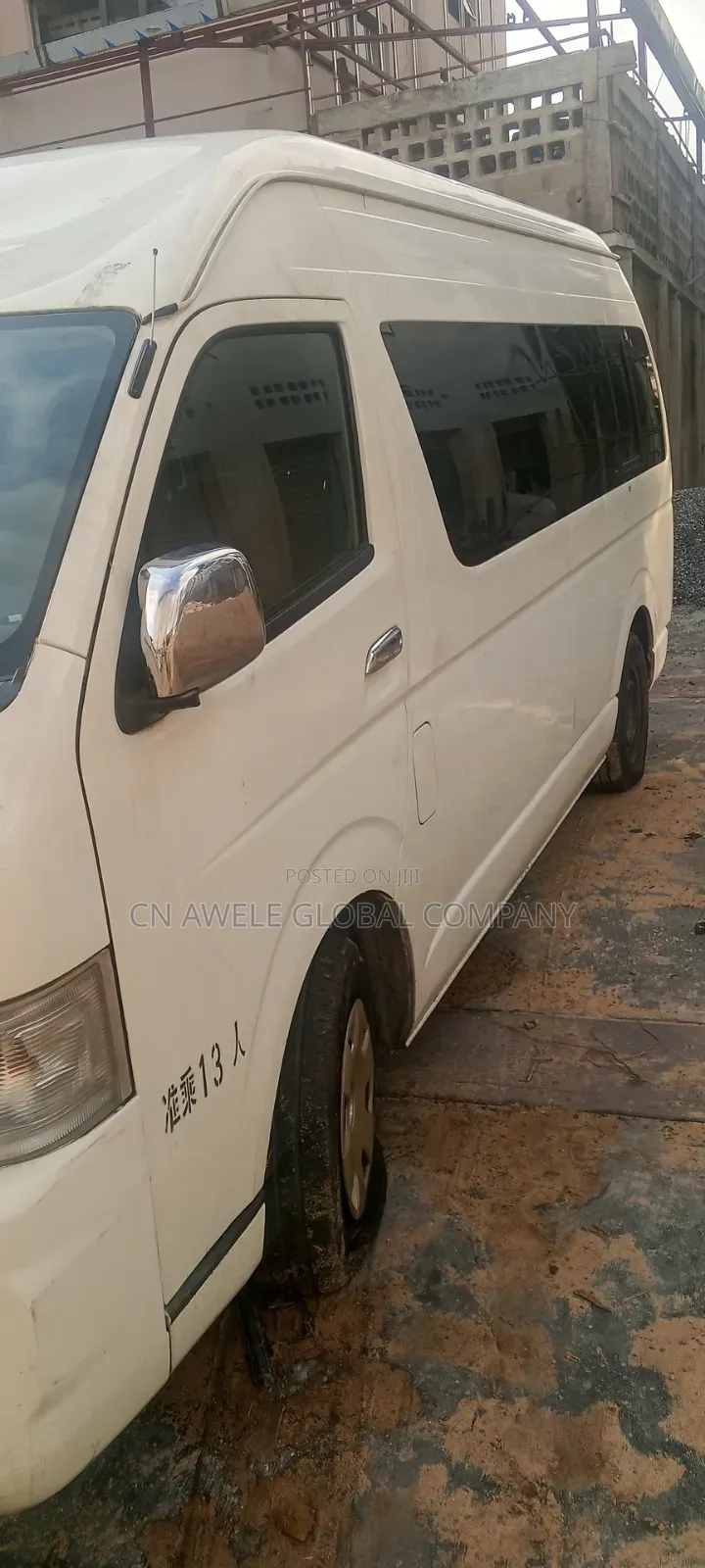 Toyota HiAce 2015 White