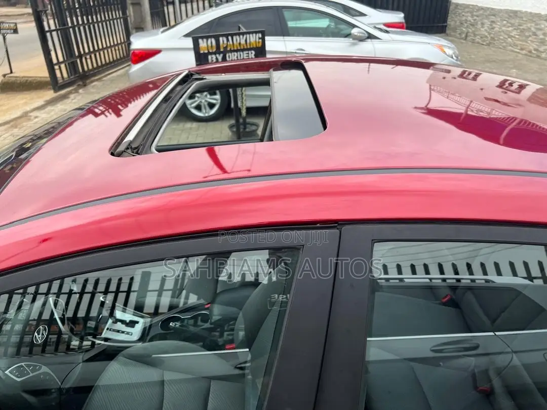 Hyundai Elantra GLS Automatic 2012 Red