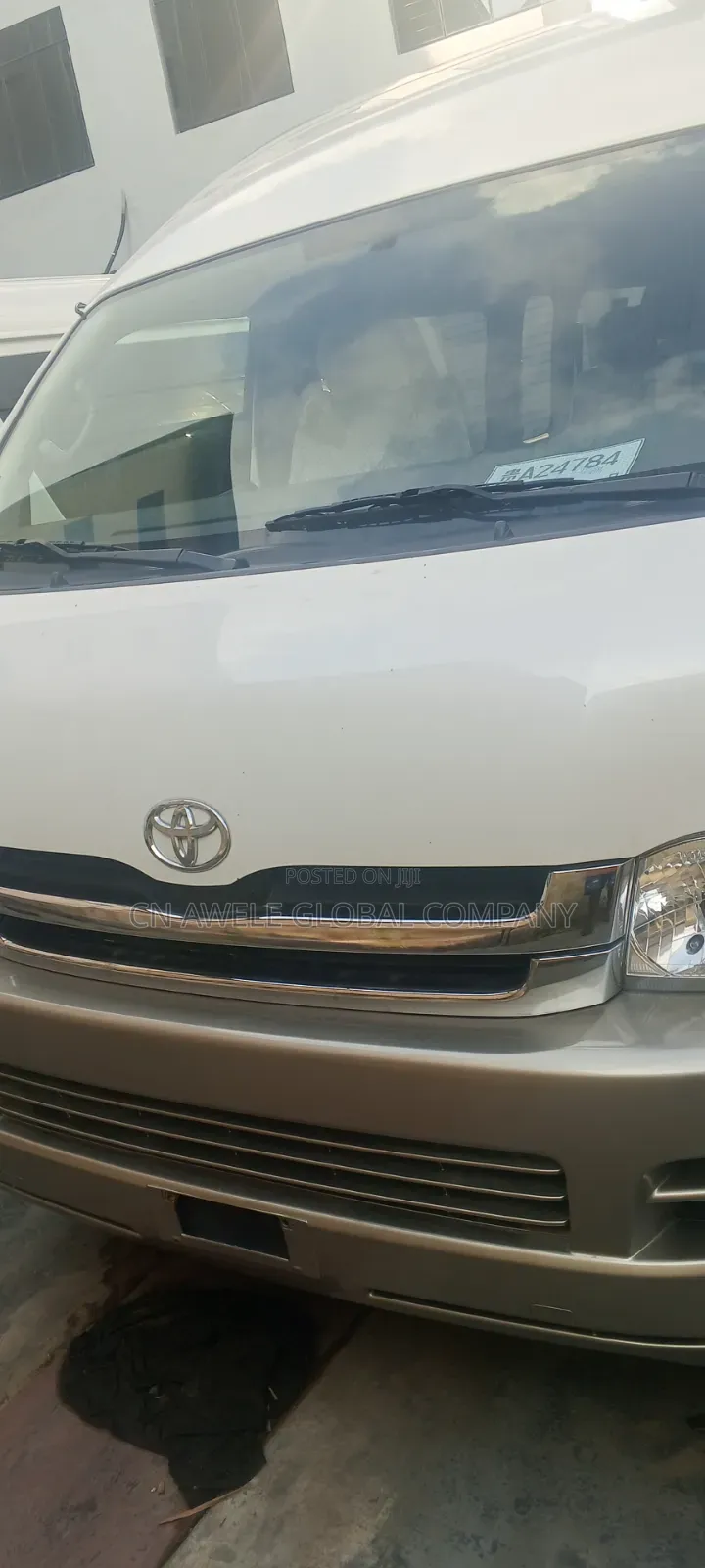 Toyota HiAce 2015 White