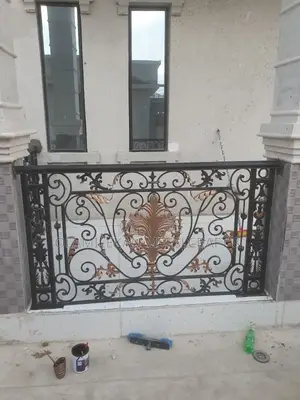 Premium Metal Handrails | Custom Designs Installation