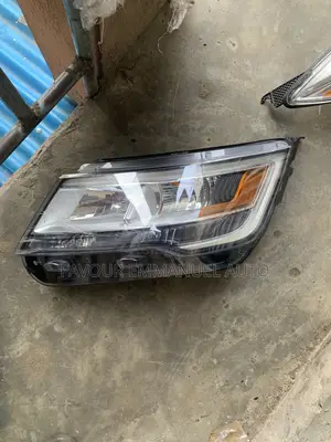 Headligh Ford Explorer 2017