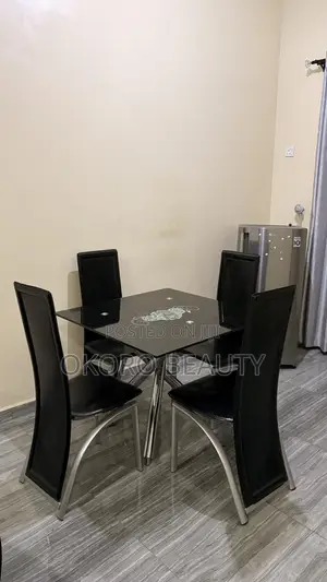 Top Quality 4 Seater Glass Top Dining Table