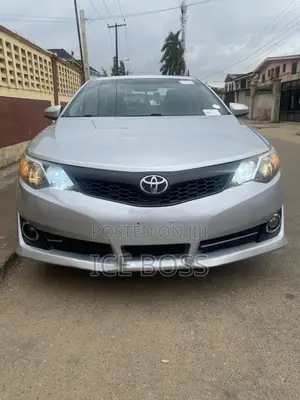 Toyota Camry SE 4dr Sedan (2.5L 4cyl 6A) 2014 Silver
