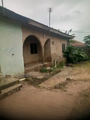 3bdrm Bungalow in Candos, Baruwa for sale