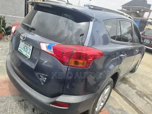 Toyota RAV4 XLE 4dr SUV AWD (2.5L 4cyl 6A) 2015 Blue