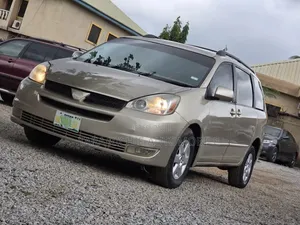 Toyota Sienna 2006 Gold
