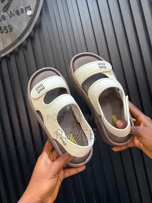 Luxury’s Ladies Feet