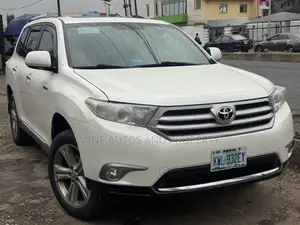 Toyota Highlander Limited 3.5l 4WD 2013 White