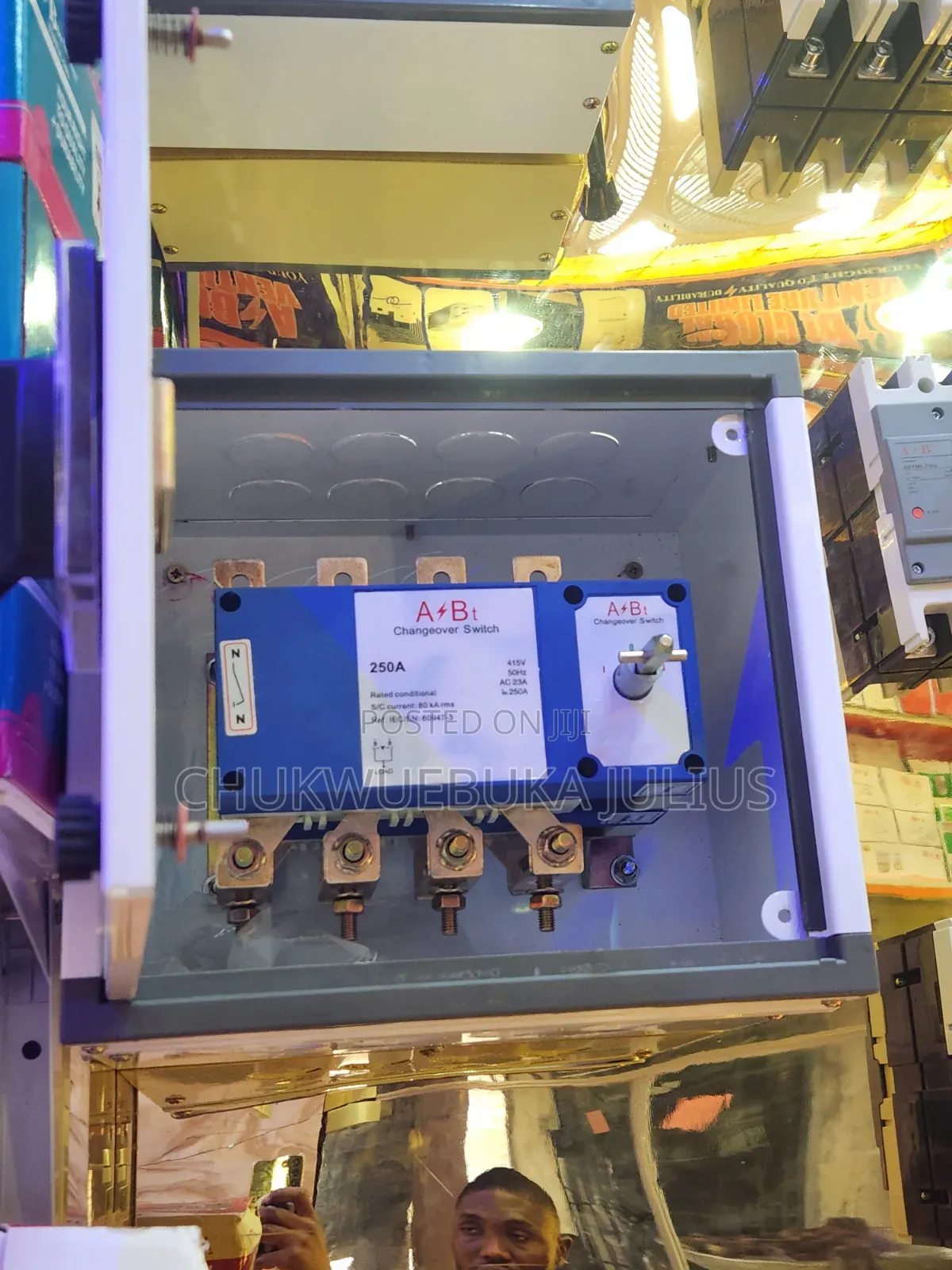 A Bt 250A Heavy-Duty Changeover Switch – Enclosed Panel
