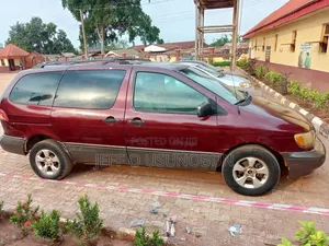 Toyota Sienna 2005 Red