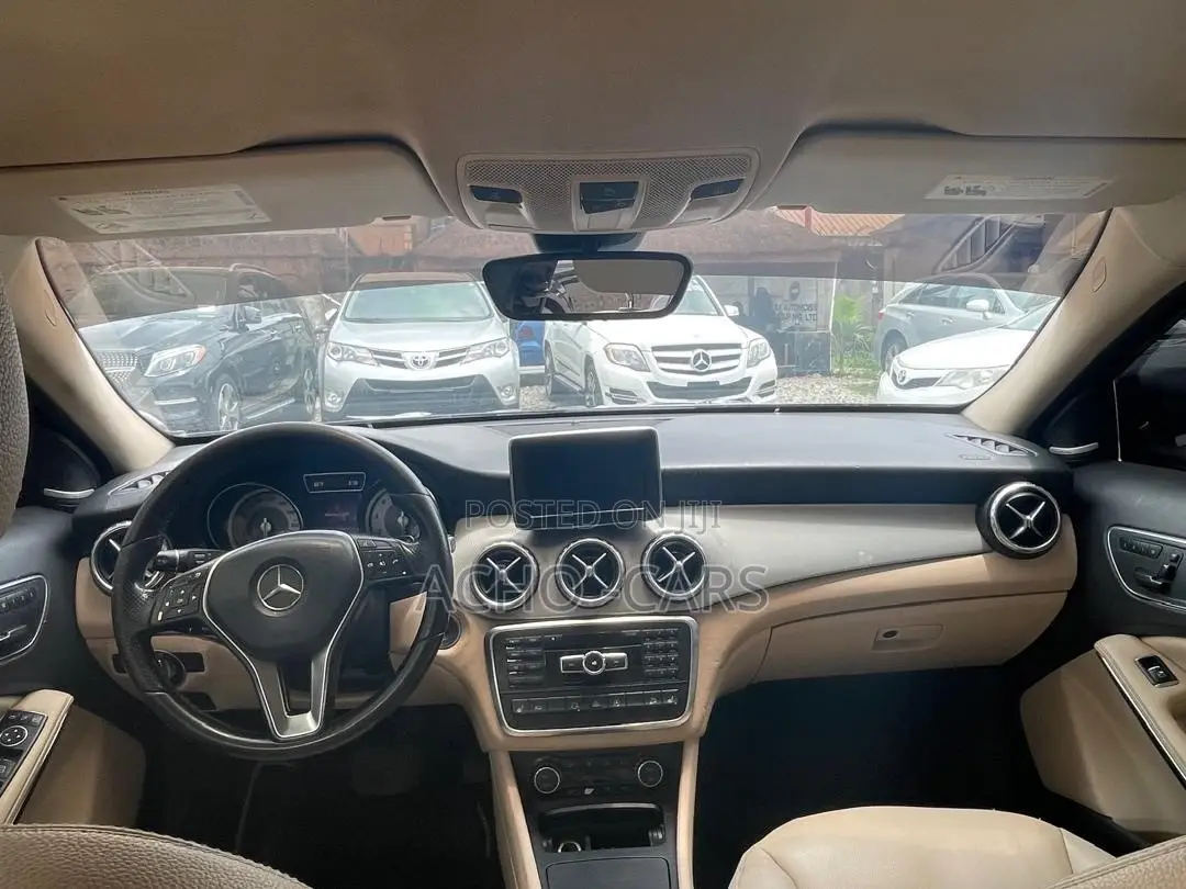 Mercedes-Benz GLA 250 2016 Purple