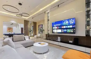 Beautiful 3 Bedroom Apartment in Admiralty Way