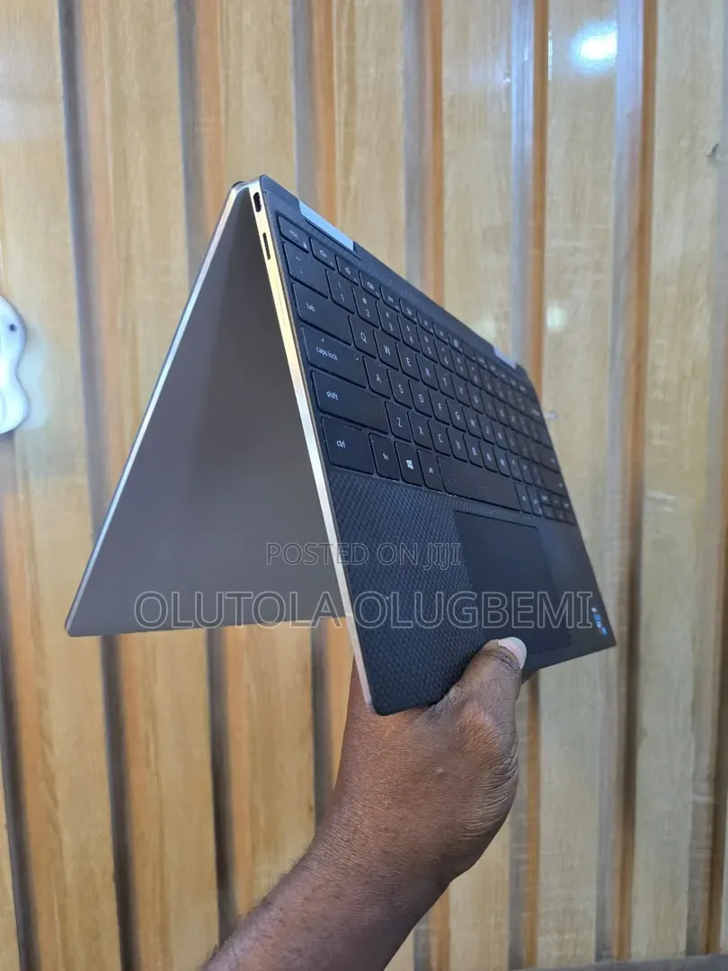 Laptop Dell Latitude 5320 2-in-1 1GB Intel Core i5 SSD 256GB