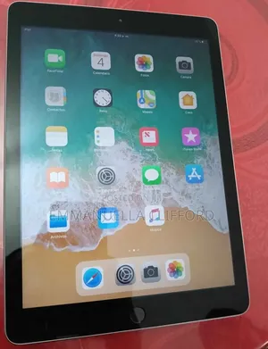 Apple iPad 9.7 4 GB Silver