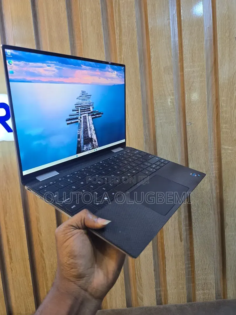 Laptop Dell Latitude 5320 2-in-1 1GB Intel Core i5 SSD 256GB