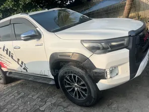 Toyota Hilux Revo Double Cab Petrol 2.7 AWD 2016 White