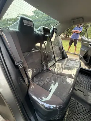Toyota Corolla LE (1.8L 4cyl 2A) 2018 Brown
