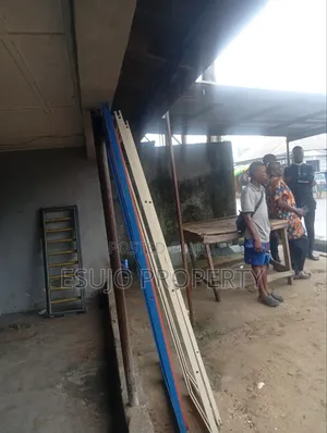 10bdrm Bungalow in Ekpri Nsukara, Uyo for sale