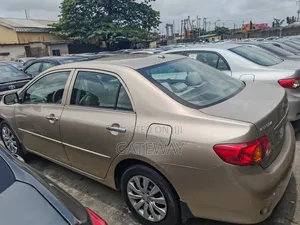 Toyota Corolla 2010 Gold