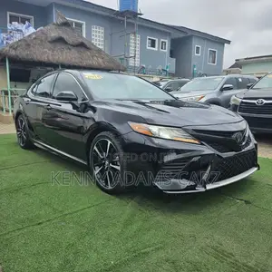 Toyota Camry XSE FWD (2.5L 4cyl 8AM) 2018 Black