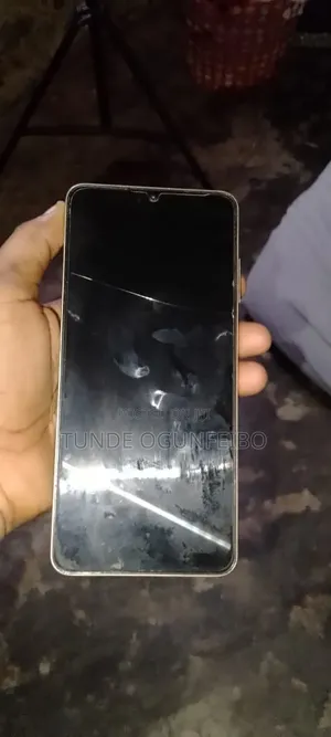 Samsung Galaxy A06 64 GB Gold