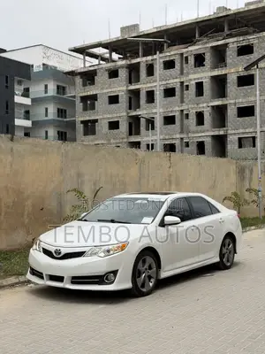 Toyota Camry SE 4dr Sedan (2.5L 4cyl 6A) 2013 White