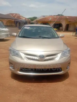 Toyota Corolla LE 4dr Sedan (1.8L 4cyl 4A) 2013 Gold