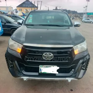 Toyota Hilux 2016 Black