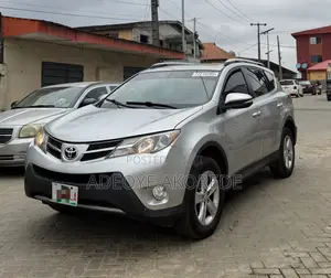 Toyota RAV4 XLE 4dr SUV AWD (2.5L 4cyl 6A) 2014 Silver