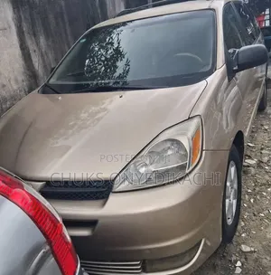 Toyota HiAce 2005 Gold