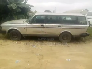 Volvo 240 1987 Silver