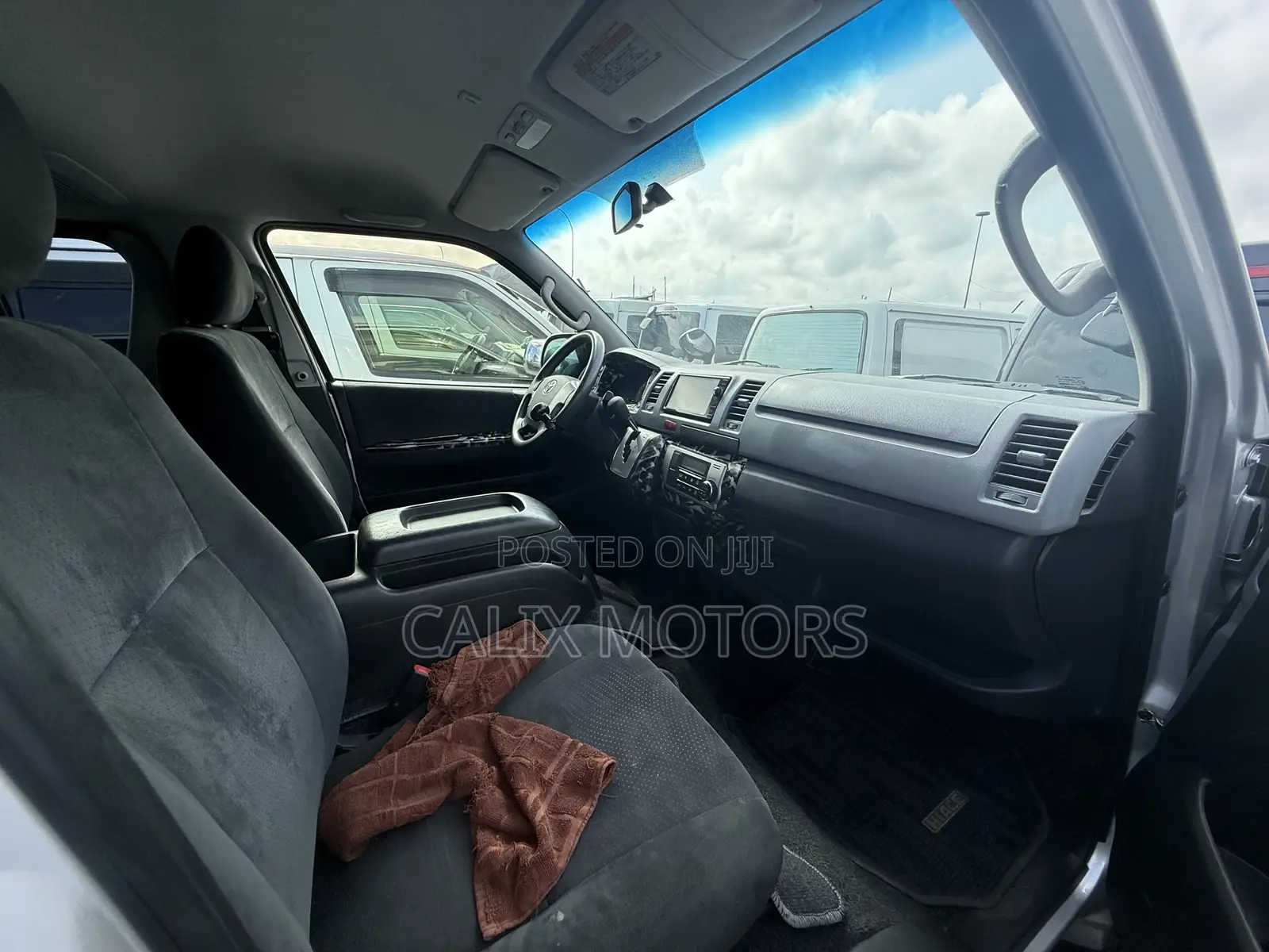 Toyota HiAce 2015 Silver