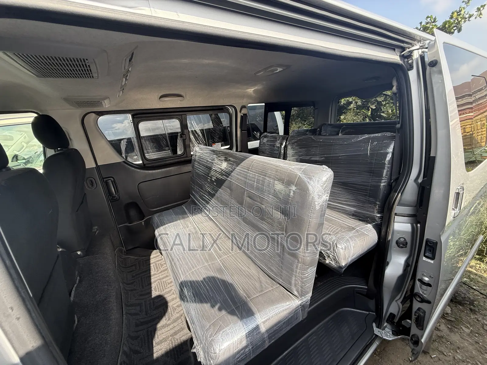 Toyota HiAce 2015 Silver