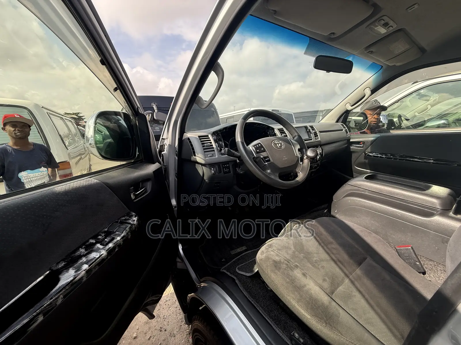 Toyota HiAce 2015 Silver
