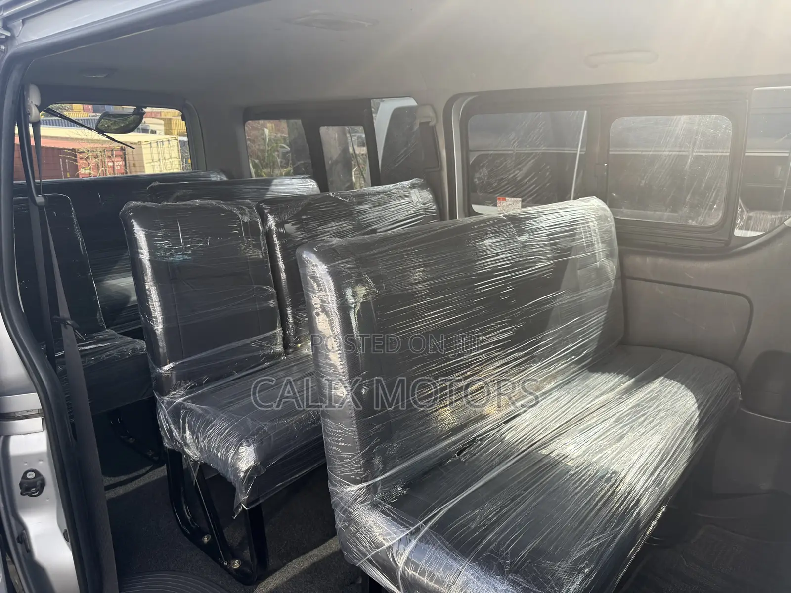 Toyota HiAce 2015 Silver