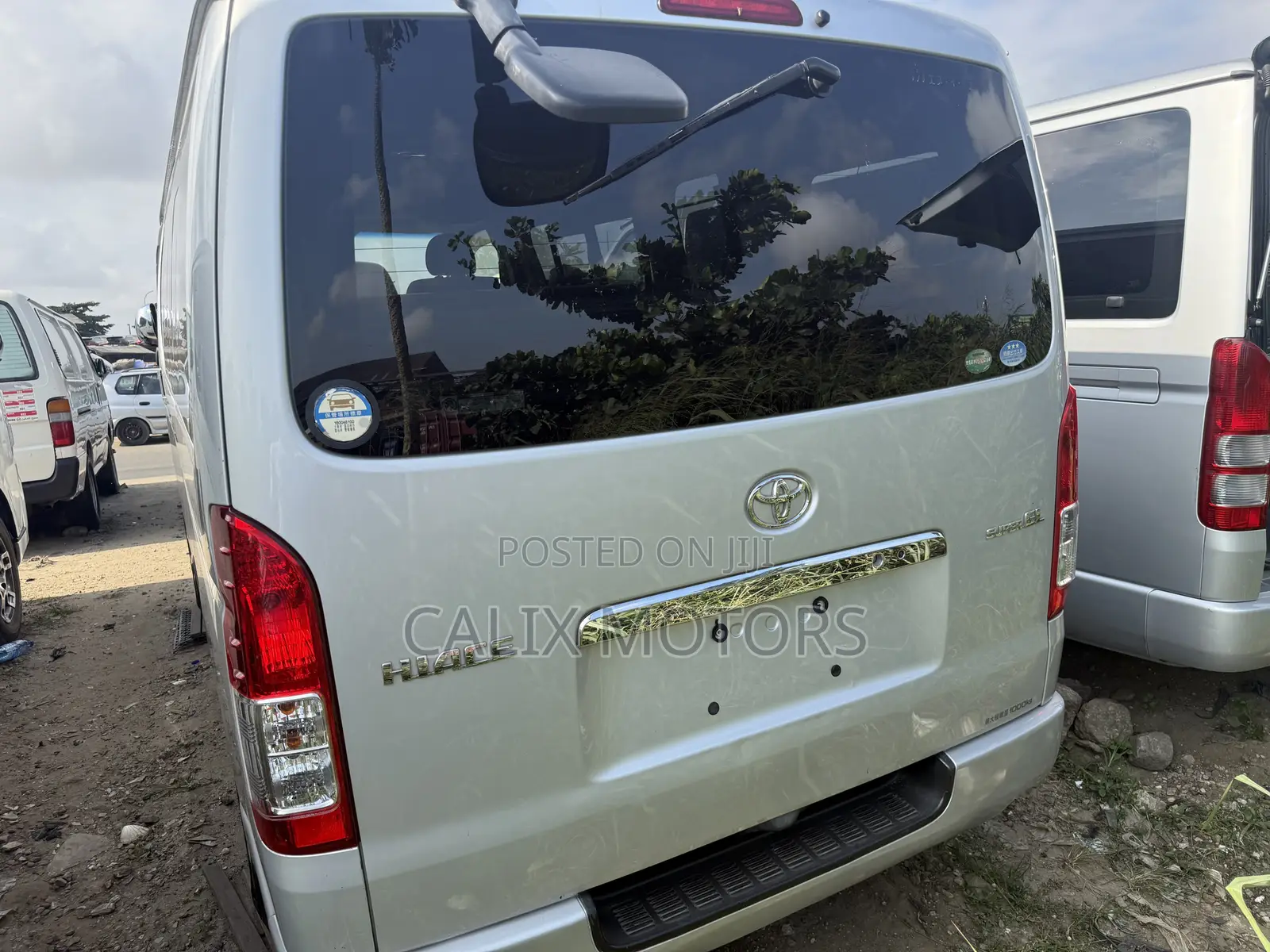 Toyota HiAce 2015 Silver