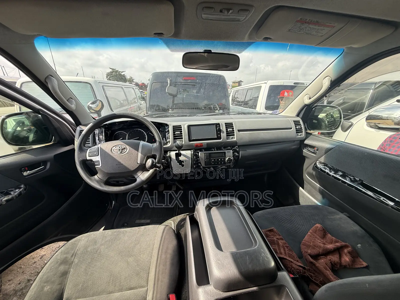 Toyota HiAce 2015 Silver