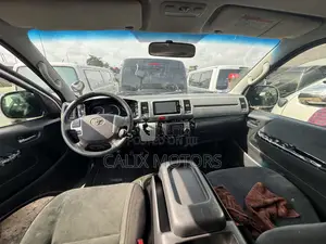 Toyota HiAce 2015 Silver