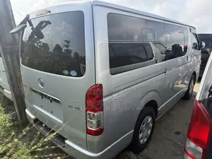 Toyota HiAce 2015 Silver