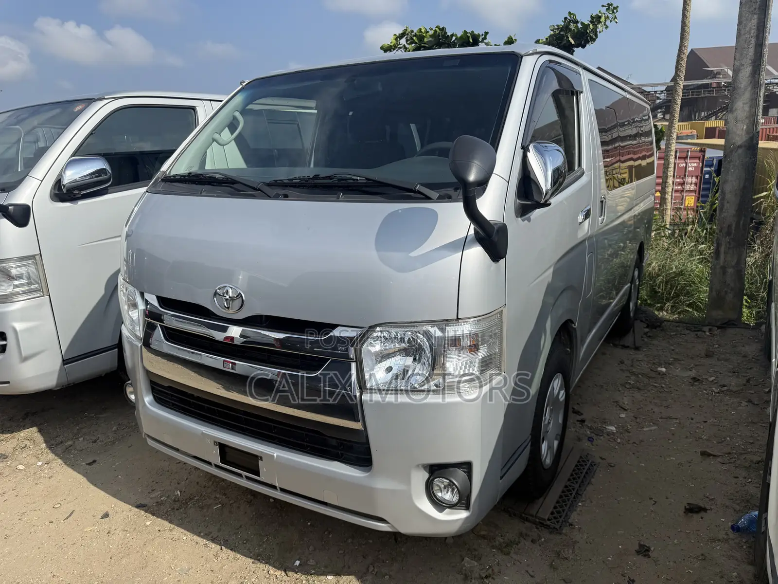 Toyota HiAce 2015 Silver