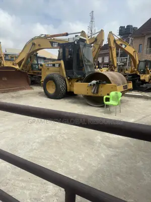 Foreign Used CAT Caterpillar Vibratory Roller for Sale