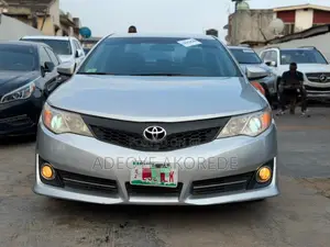 Toyota Camry SE 4dr Sedan (2.5L 4cyl 6A) 2013 Silver