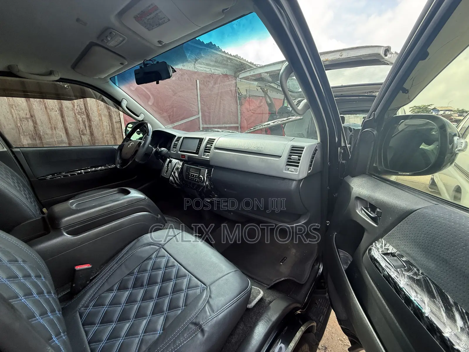 Toyota HiAce 2015 Black