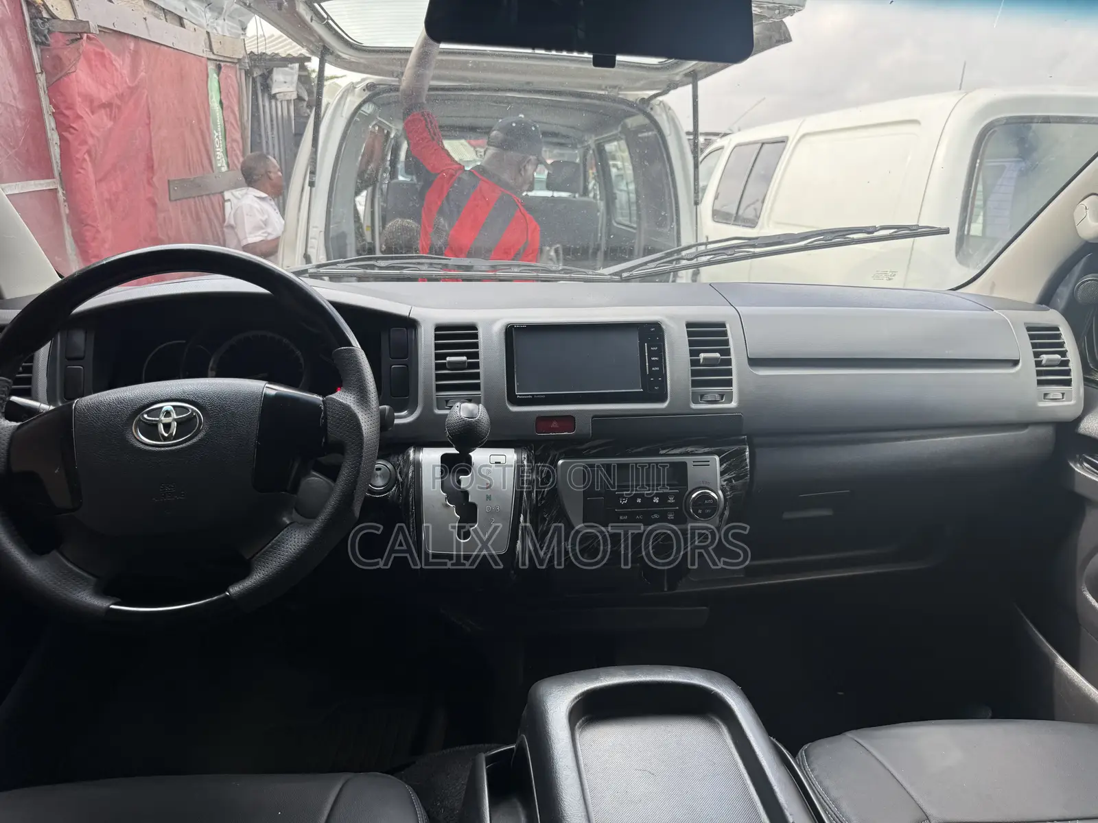 Toyota HiAce 2015 Black